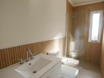 Casa a estrenar en La Castilla Club de Campo