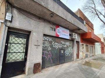 Terreno en venta, Villa Urquiza, casa con local