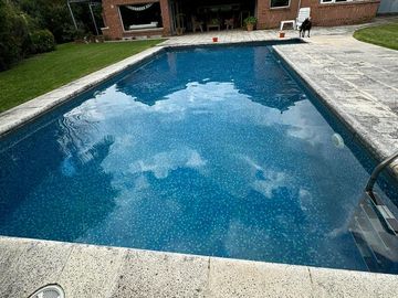 Excelente casa sobre doble lote