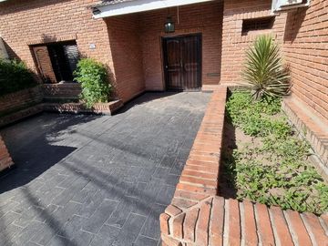 CASA 3 DORM - RECTA MARTINOLLI - Bº VILLA BELGRANO
