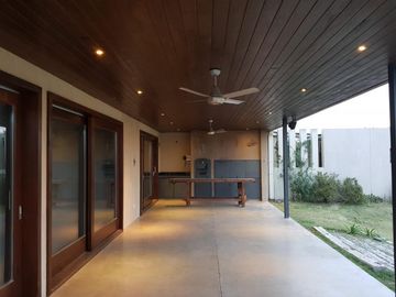 CASA VENTA 3 DORMITORIOS BARRIO CERRADO PUERTO ROLDAN