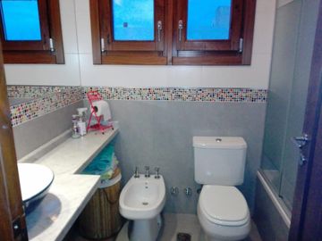 CASA VENTA 3 DORMITORIOS BARRIO CERRADO PUERTO ROLDAN