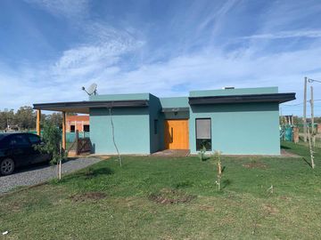 Casa en venta - 2 Dormitorios 2 Baños 1 Cochera - 800Mts2 - Cañuelas