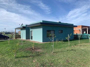 Casa en venta - 2 Dormitorios 2 Baños 1 Cochera - 800Mts2 - Cañuelas