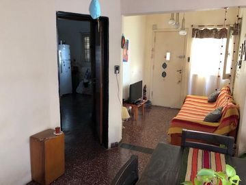 Casa - APTA CREDITO -Llavallol con departamento - Vende - Gabriel Suarez - Luzuriaga 183 - cochera 3 autos