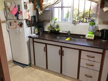 Casa - APTA CREDITO -Llavallol con departamento - Vende - Gabriel Suarez - Luzuriaga 183 - cochera 3 autos