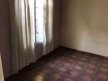 Casa - APTA CREDITO -Llavallol con departamento - Vende - Gabriel Suarez - Luzuriaga 183 - cochera 3 autos