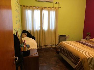 Casa - APTA CREDITO -Llavallol con departamento - Vende - Gabriel Suarez - Luzuriaga 183 - cochera 3 autos