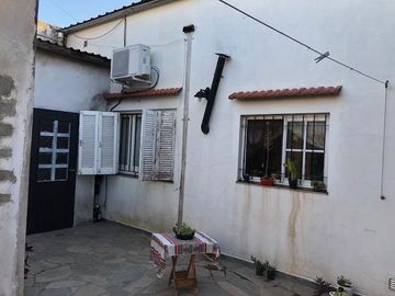 Casa - APTA CREDITO -Llavallol con departamento - Vende - Gabriel Suarez - Luzuriaga 183 - cochera 3 autos