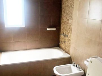 Departamento en venta - 1 Dormitorio 1 Baño - Cochera - 50mts2 - Adrogué, Almirante Brown