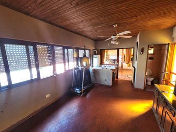 Departamento en venta - 3 Dormitorios 2 Baños - 350Mts2 - Ramos Mejia