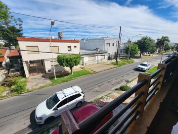 Departamento en venta - 3 Dormitorios 2 Baños - 350Mts2 - Ramos Mejia