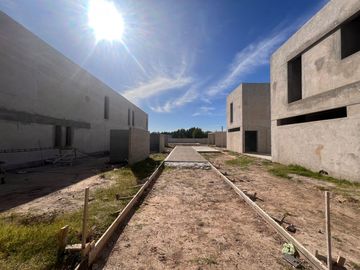 CASAS CON JARDÍN -  505 139 y 140 - Complejo Cerrado