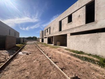 CASAS CON JARDÍN -  505 139 y 140 - Complejo Cerrado