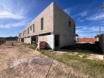 CASAS CON JARDÍN -  505 139 y 140 - Complejo Cerrado