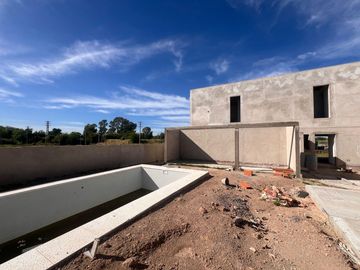CASAS CON JARDÍN -  505 139 y 140 - Complejo Cerrado