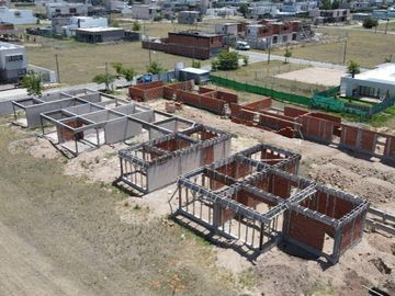 CASAS CON JARDÍN -  505 139 y 140 - Complejo Cerrado