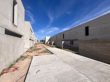 CASAS CON JARDÍN -  505 139 y 140 - Complejo Cerrado