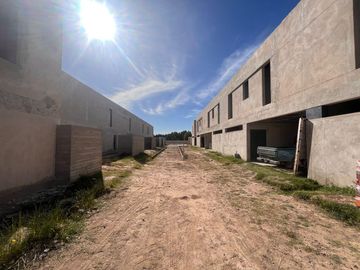 CASAS CON JARDÍN -  505 139 y 140 - Complejo Cerrado