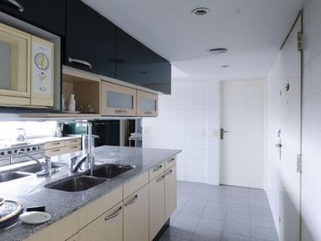 Depto Piso Alto Torre Camps Premium Ugarteche y Cerviño. Palermo.