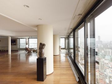 Depto Piso Alto Torre Camps Premium Ugarteche y Cerviño. Palermo.