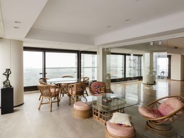 Depto Piso Alto Torre Camps Premium Ugarteche y Cerviño. Palermo.
