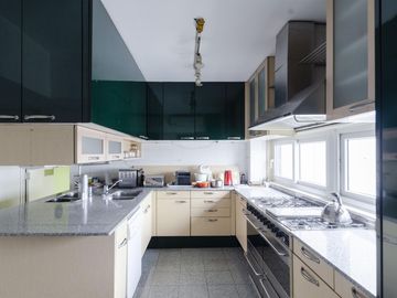Depto Piso Alto Torre Camps Premium Ugarteche y Cerviño. Palermo.