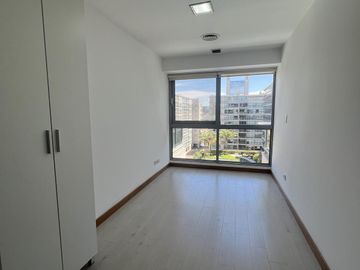 Exclusivo alquiler de 2 ambientes sin muebles en el destacado Madero Center Puerto Madero