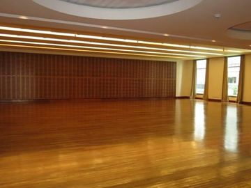 Exclusivo alquiler de 2 ambientes sin muebles en el destacado Madero Center Puerto Madero