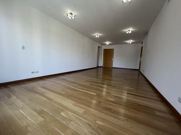 Exclusivo alquiler de 2 ambientes sin muebles en el destacado Madero Center Puerto Madero