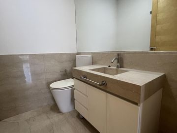 Exclusivo alquiler de 2 ambientes sin muebles en el destacado Madero Center Puerto Madero