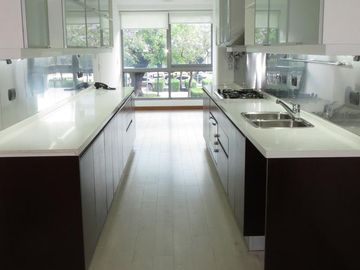 Exclusivo alquiler de 2 ambientes sin muebles en el destacado Madero Center Puerto Madero