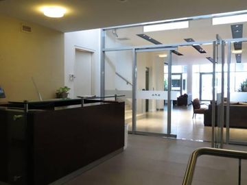 Exclusivo alquiler de 2 ambientes sin muebles en el destacado Madero Center Puerto Madero