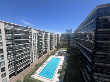Exclusivo alquiler de 2 ambientes sin muebles en el destacado Madero Center Puerto Madero