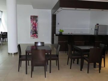 Exclusivo alquiler de 2 ambientes sin muebles en el destacado Madero Center Puerto Madero