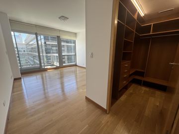 Exclusivo alquiler de 2 ambientes sin muebles en el destacado Madero Center Puerto Madero