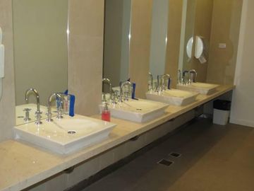 Exclusivo alquiler de 2 ambientes sin muebles en el destacado Madero Center Puerto Madero