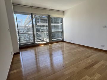 Exclusivo alquiler de 2 ambientes sin muebles en el destacado Madero Center Puerto Madero