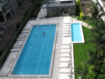 Exclusivo alquiler de 2 ambientes sin muebles en el destacado Madero Center Puerto Madero