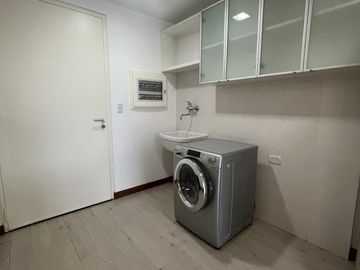 Exclusivo alquiler de 2 ambientes sin muebles en el destacado Madero Center Puerto Madero