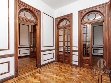 Oficina en  Edificio Francés - Barrio Norte  Córdoba 1800