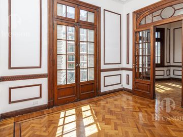 Oficina en  Edificio Francés - Barrio Norte  Córdoba 1800