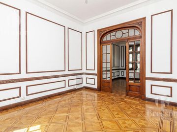 Oficina en  Edificio Francés - Barrio Norte  Córdoba 1800