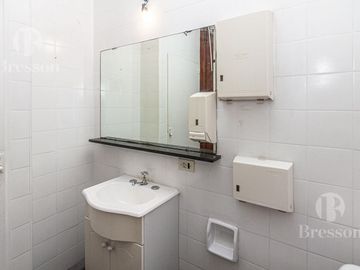 Oficina en  Edificio Francés - Barrio Norte  Córdoba 1800