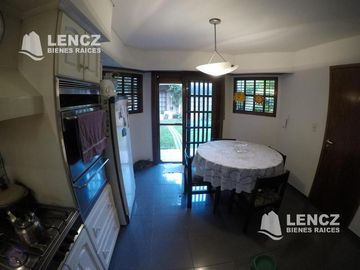 NUEVO PRECIO!!! EXCELENTE CHALET  5 AMB.C/COCHERA, PILETA Y JARDIN. QUILMES OESTE. nuevo precio!