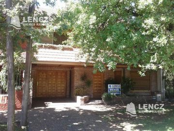 NUEVO PRECIO!!! EXCELENTE CHALET  5 AMB.C/COCHERA, PILETA Y JARDIN. QUILMES OESTE. nuevo precio!