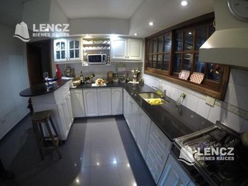NUEVO PRECIO!!! EXCELENTE CHALET  5 AMB.C/COCHERA, PILETA Y JARDIN. QUILMES OESTE. nuevo precio!