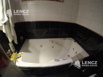 NUEVO PRECIO!!! EXCELENTE CHALET  5 AMB.C/COCHERA, PILETA Y JARDIN. QUILMES OESTE. nuevo precio!