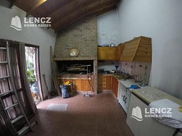 NUEVO PRECIO!!! EXCELENTE CHALET  5 AMB.C/COCHERA, PILETA Y JARDIN. QUILMES OESTE. nuevo precio!