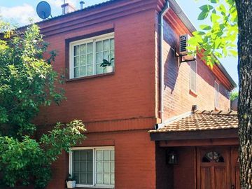Casa de 4 ambientes con cochera en  venta en Pilar